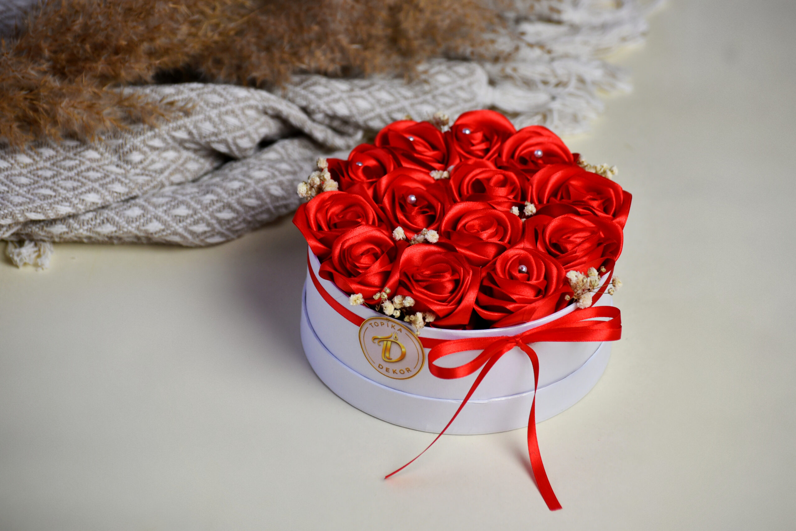 Szatén Rózsa Box közepes